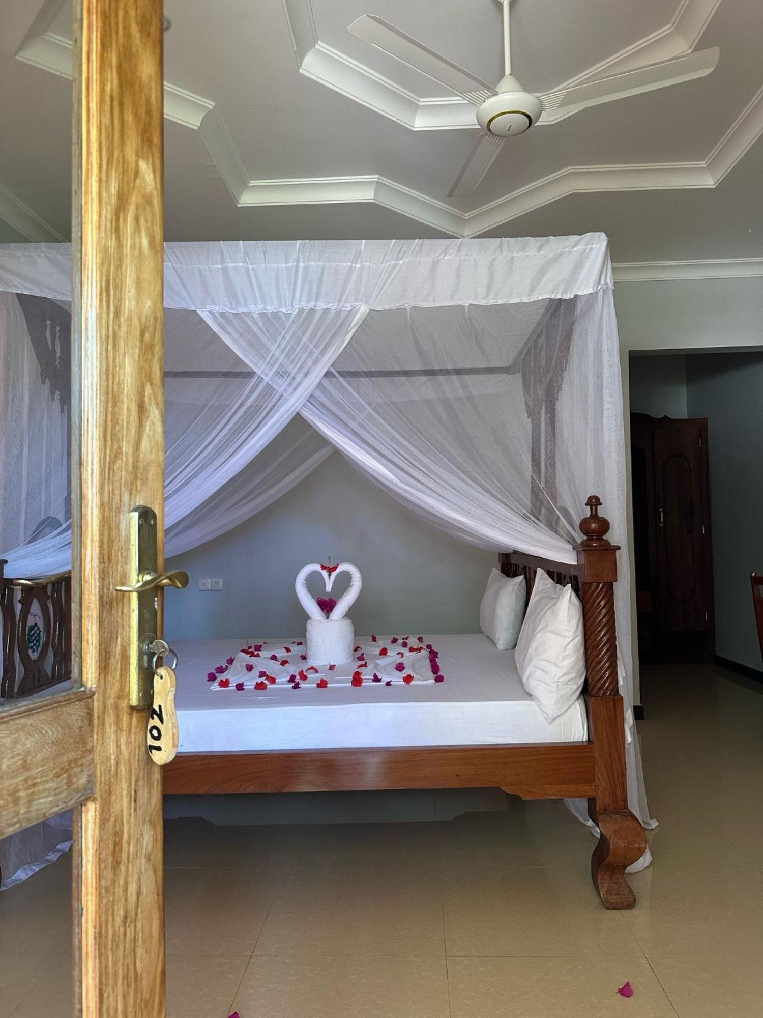 Relax Hotel Taj Nungwi Exterior photo